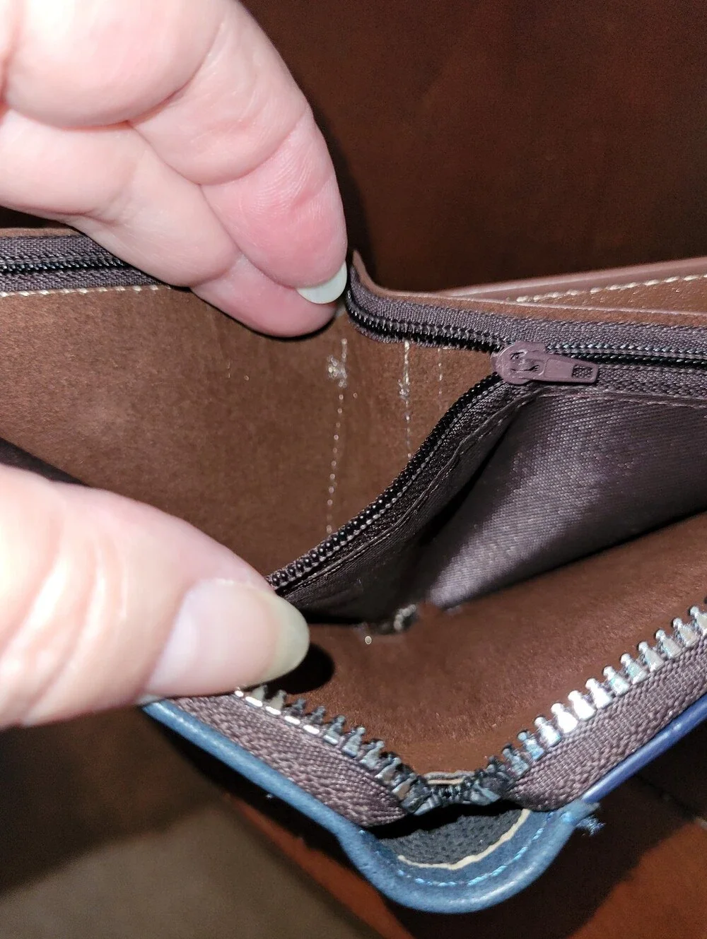 Carrken Style Leather Men’s Blue Zip Wallet.